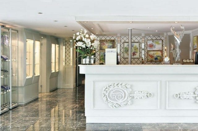 Uniworld - River Beatrice - Reception Area