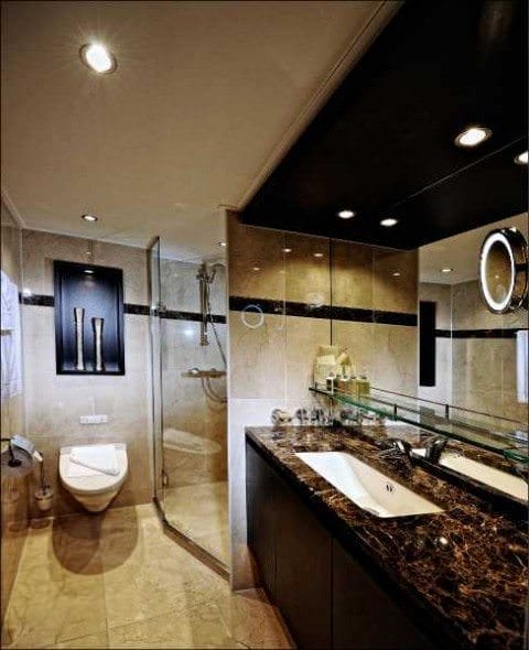Avalon Panorama - Suite Bathroom