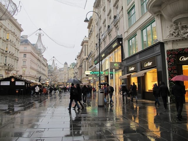 Vienna - Cafe - Street