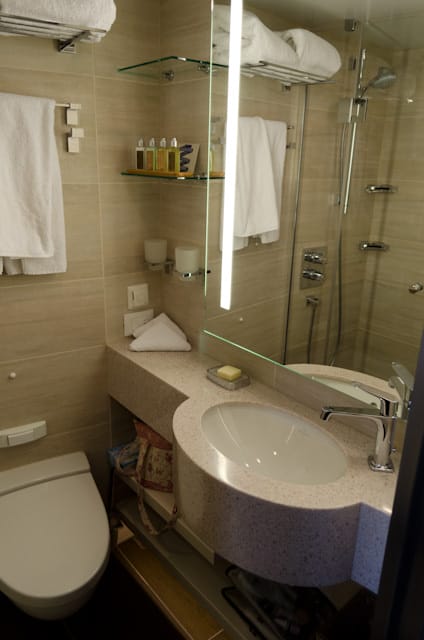 Viking Baldur stateroom bathroom, 2013. The most significant change to the Longships bathrooms to-date. Photo © 2013 Aaron Saunders