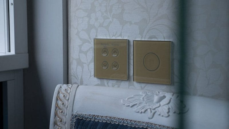 Balcony window controls. © 2015 Ralph Grizzle