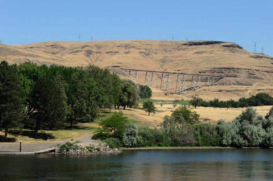 The landscape as the Columbia changes into the Snake is endlessly fascinating, and far different from what you might think of when you think of Oregon. Photo © 2015 Aaron Saunders