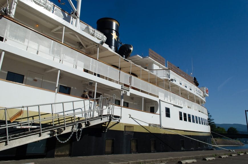 Lovely lines on a lovely ship! Photo © 2015 Aaron Saunders