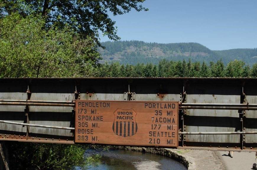 From Multnomah Falls to...Photo © 2015 Aaron Saunders