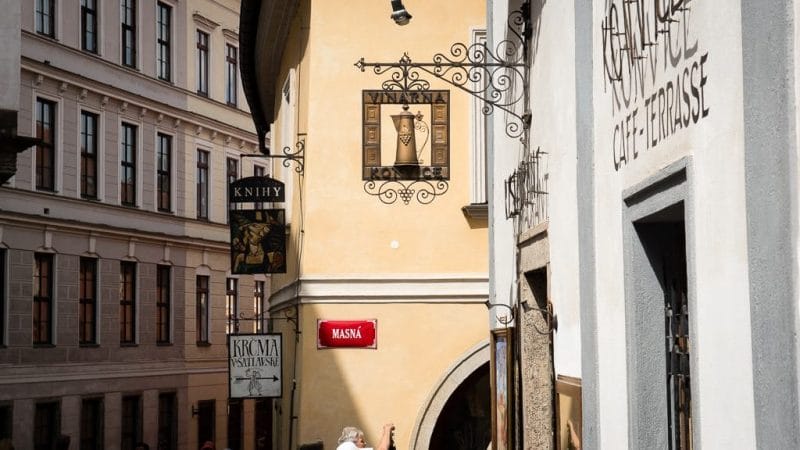 Street scene in Cesky Krumlov. © 2015 Ralph Grizzle