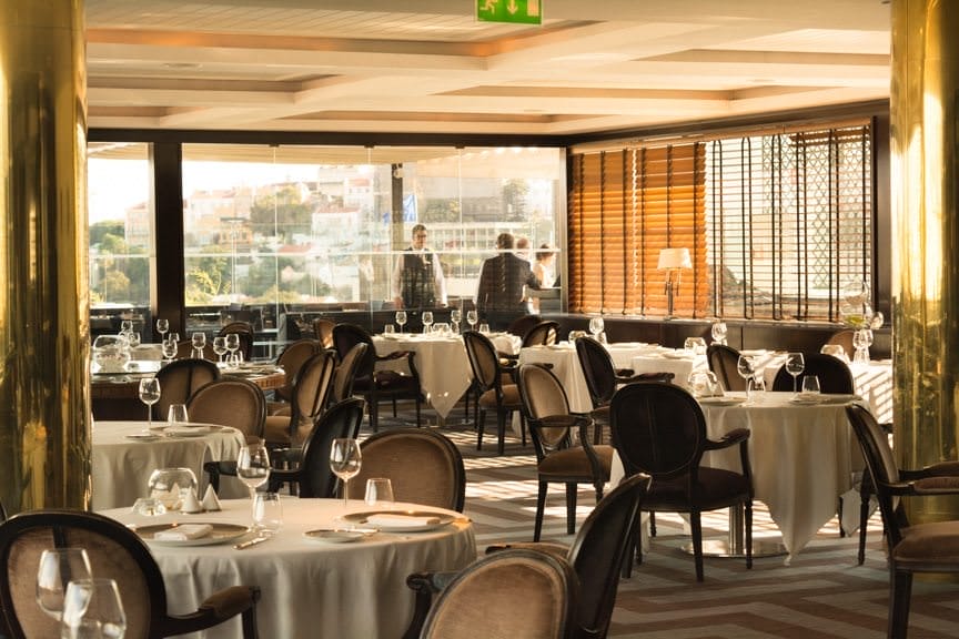 Sunset inside the Terraco Restaurant on the 9th floor of the Hotel Tivoli Lisboa. Photo © 2015 Aaron Saunders 