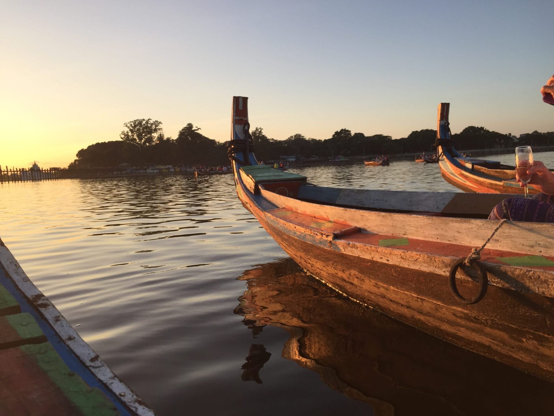 Gondolas at the ready. Countdown to the sunset in 5...4...3...2... © 2015 Gail Jessen