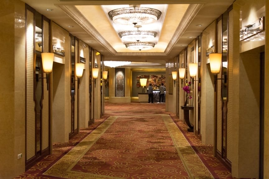 Even the main elevator banks at the Shangri-La Bangkok are elegantly decorated. Photo © 2015 Aaron Saunders