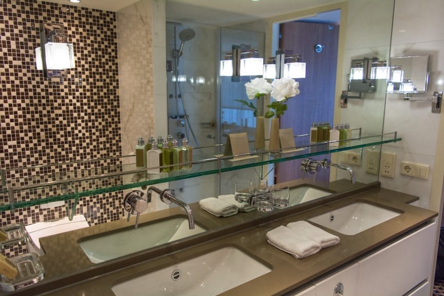 Deluxe Suite bathrooms feature dual vanities...Photo © 2016 Aaron Saunders