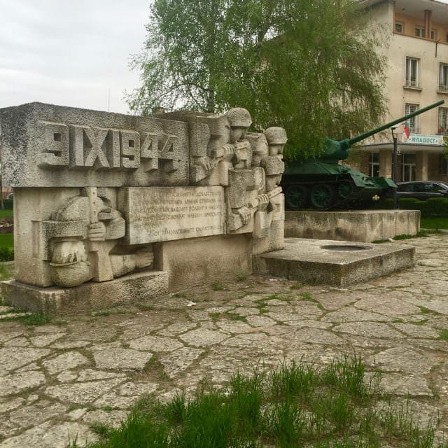 World War II tank in Silistra. © 2016 Ralph Grizzle