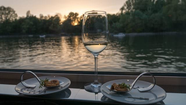 Underway on the Danube. © 2016 Ralph Grizzle