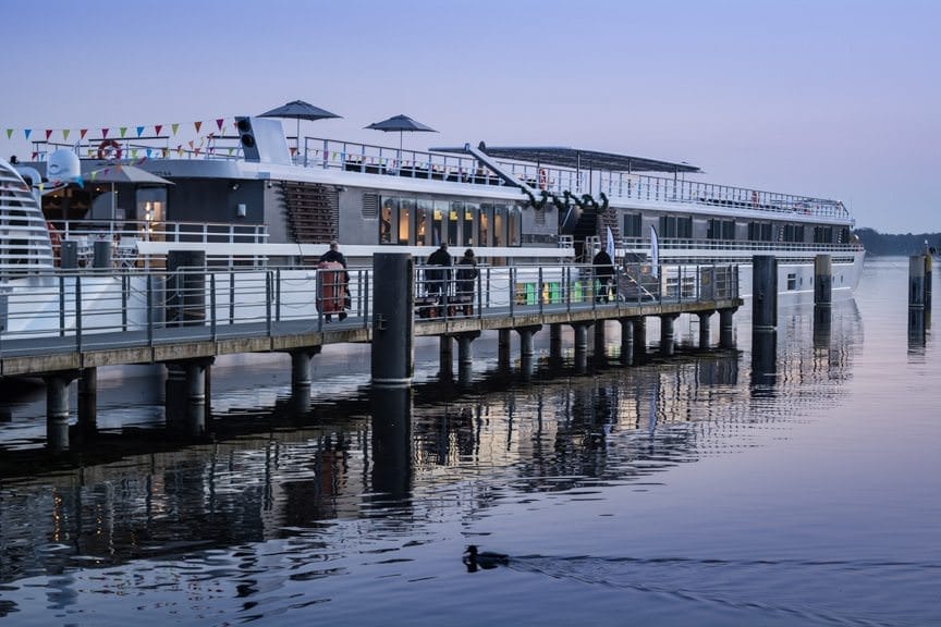 Photo © 2016 Aaron Saunders