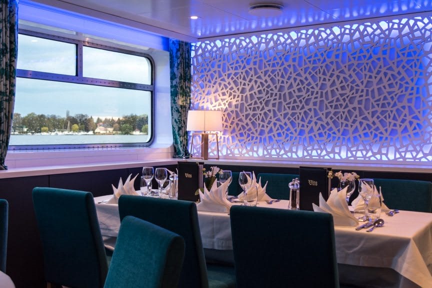 Elbe Princesse dining room. Photo © 2016 Aaron Saunders