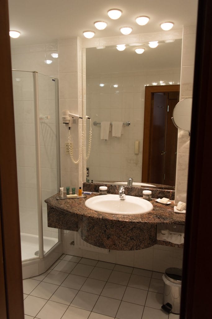 Bathrooms here are spacious...Photo ©  2016 Aaron Saunders