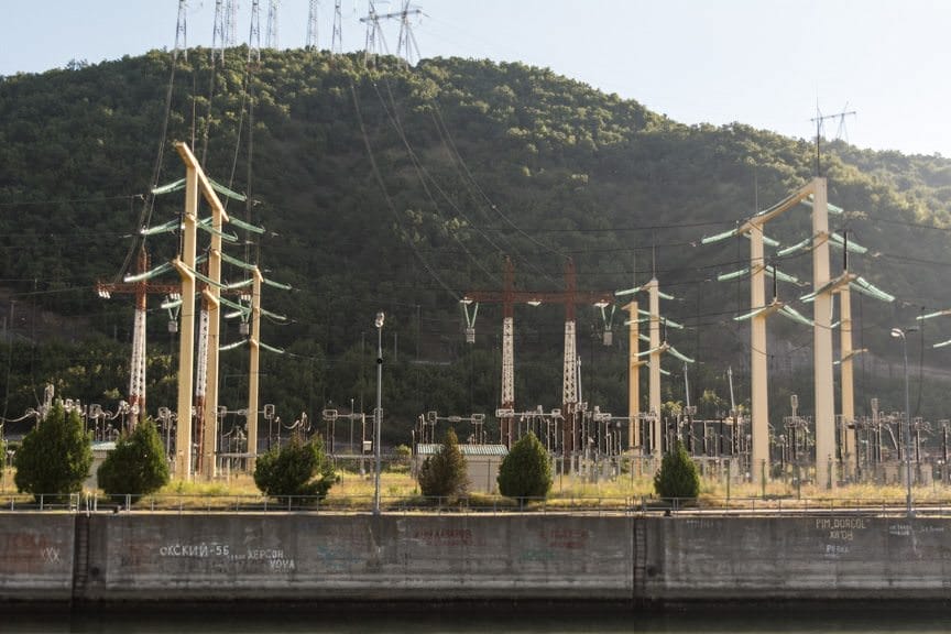The buzzing high-voltage transmission lines at the lock's entrance. Photo © 2016 Aaron Saunders