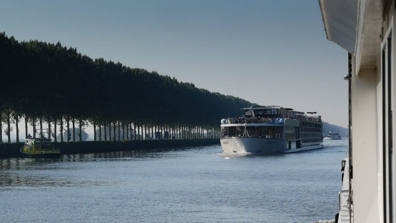 Cruising from Amsterdam. © 2016 Ralph Grizzle