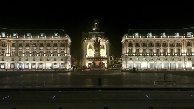 We enjoyed a night tour in Bordeaux. © 2016 Ralph Grizzle