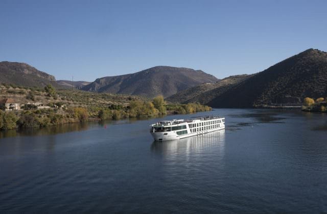 Emerald Radiance Douro