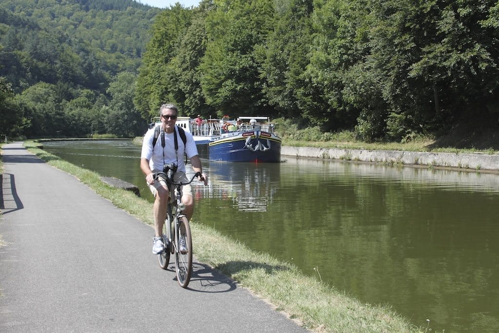 biking between locks