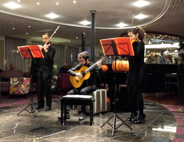 La Strada 3-piece Ensemble