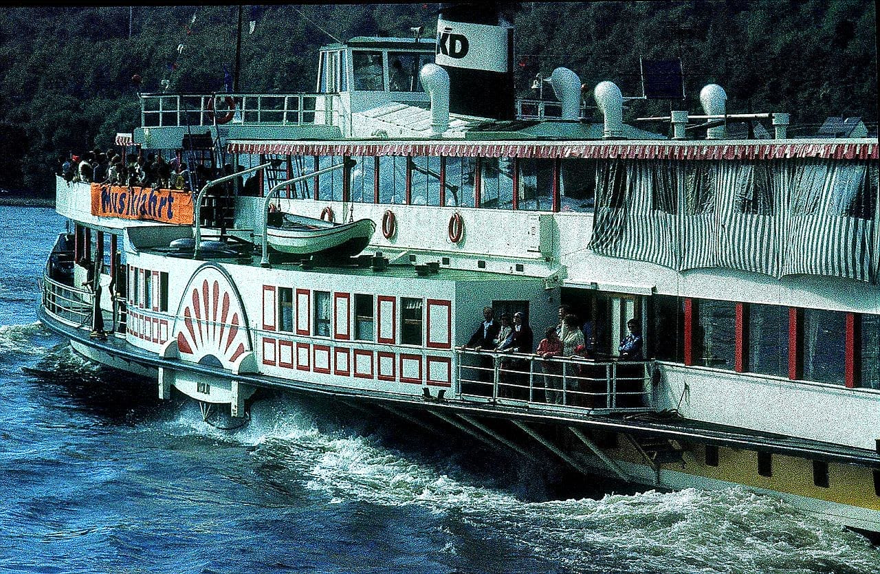 1280px Raddampfer Goethe um 1975 1