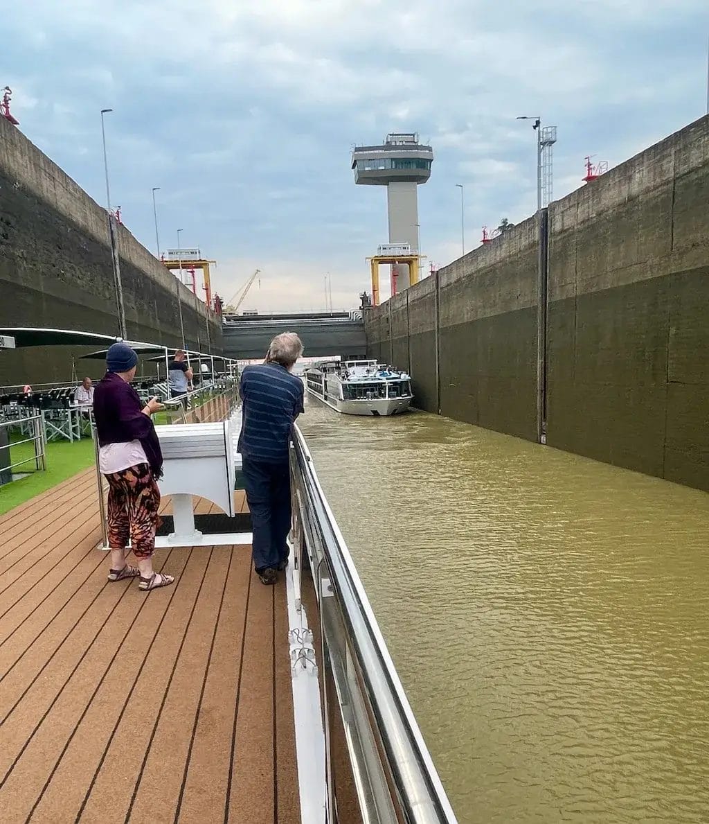 Emerald Sun in Iron Gate Lock