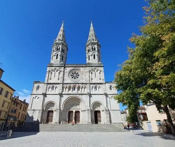 Eglise St. Pierre Romanesque