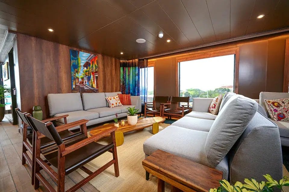 Inside AmaWaterways' Colombia Itinerary: From Cartagena To Barranquilla 5 amamagdalena lounge